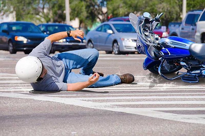 Policiales: Chocó y su moto era robada