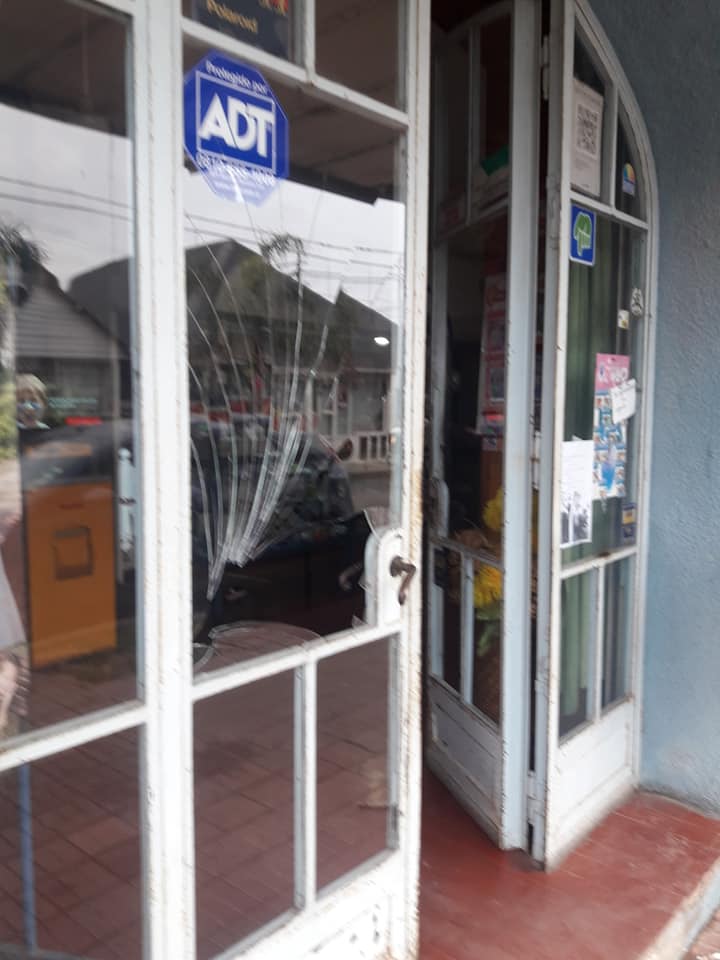 Rotura de vidriera . Habla la dueña del comercio.