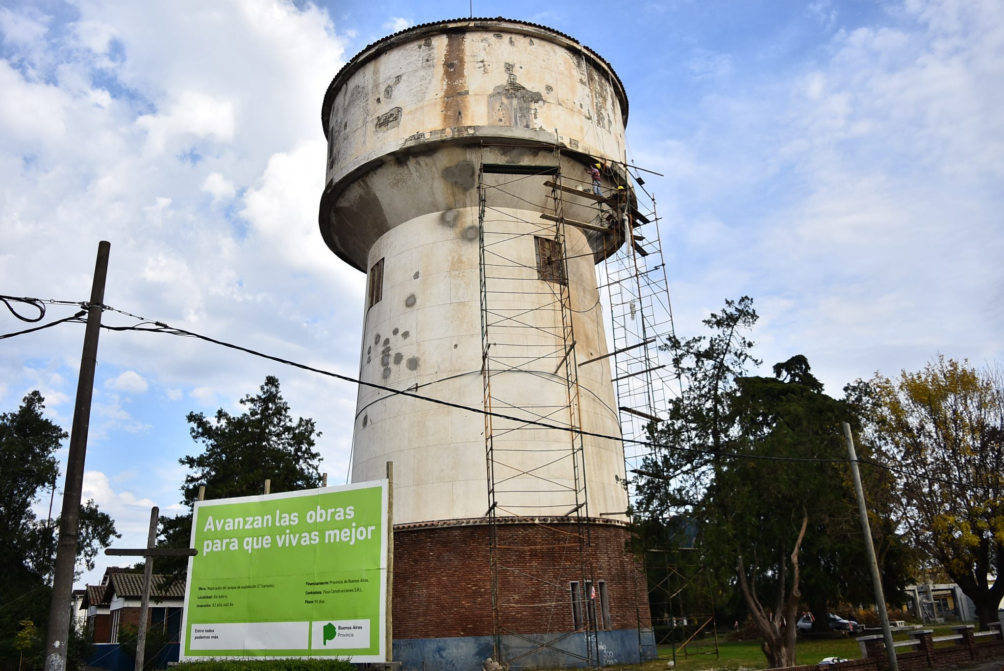 Continúa la reparación del tanque de explotación de agua