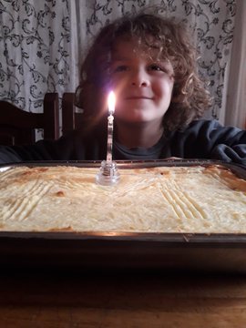 Un nene de Baradero pidió una inusual torta de cumpleaños y el festejo se volvió viral en las redes