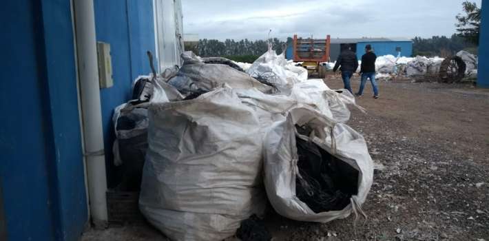 Principio de acuerdo en la fábrica de reciclado de bolsas: Pagarían «entre jueves y viernes»