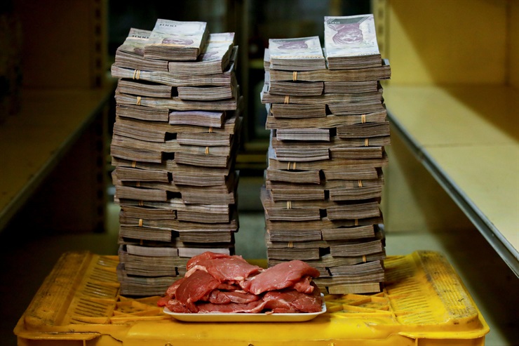 La hiperinflación de Venezuela, en fotos: cuántos billetes se necesitan para hacer las compras
