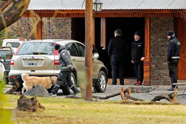 Retienen una camioneta de Cristina y habrían encontrado dos bóvedas en El Calafate