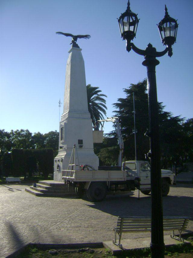 Operativo en la Mitre.Pintan y limpian en la plaza