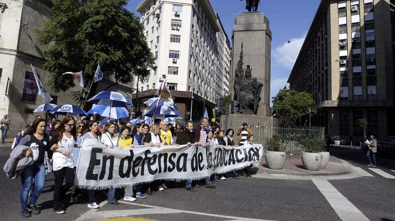 Se agrava el conflicto salarial y los docentes universitarios evalúan extender el paro