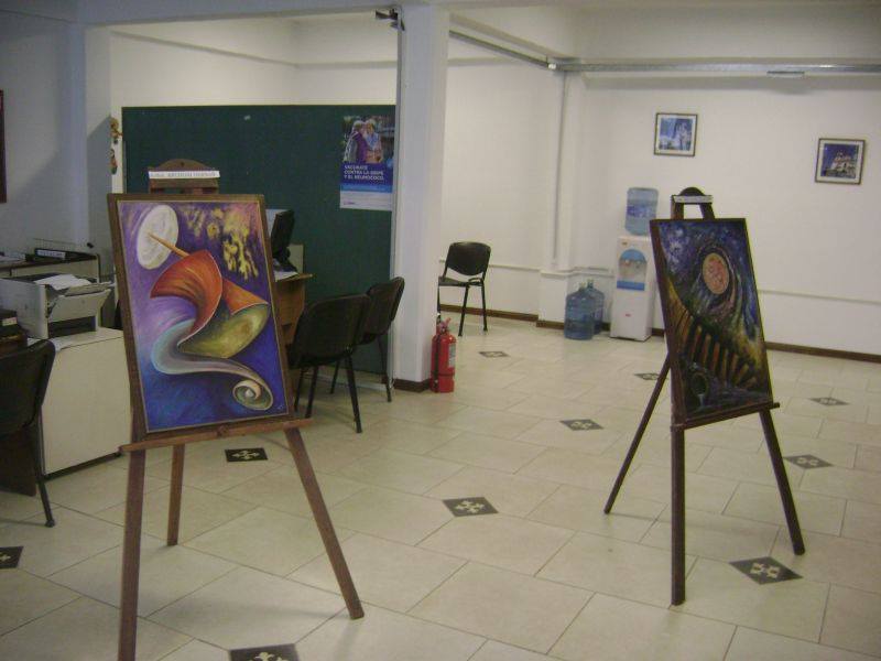 En la sede de PAMI exponen artistas locales