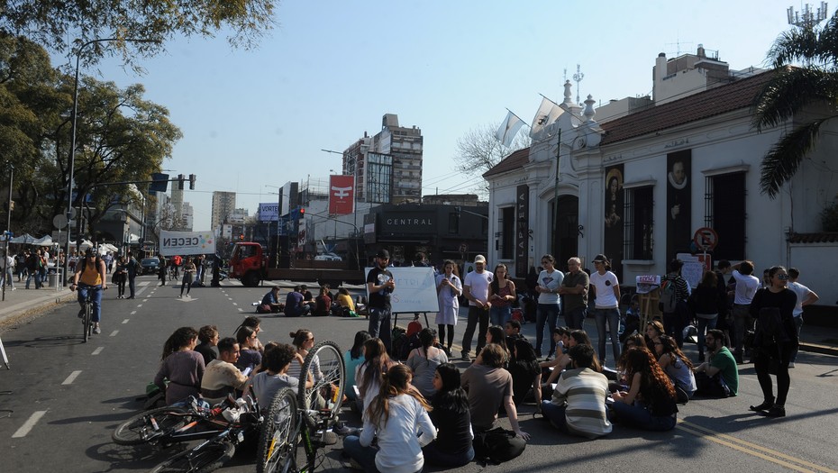 Educación  El fin del conflicto: la mayoría de los gremios docentes universitarios aceptaron la propuesta del Gobierno