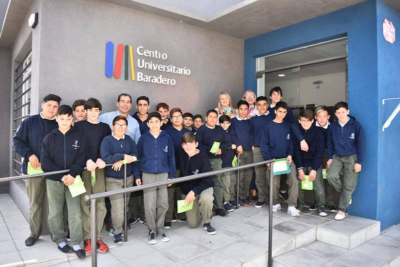 La intendente recibió a estudiantes del colegio Figueroa Salas, quienes estarán en la instancia provincial de la Feria de Ciencia y Tecnología