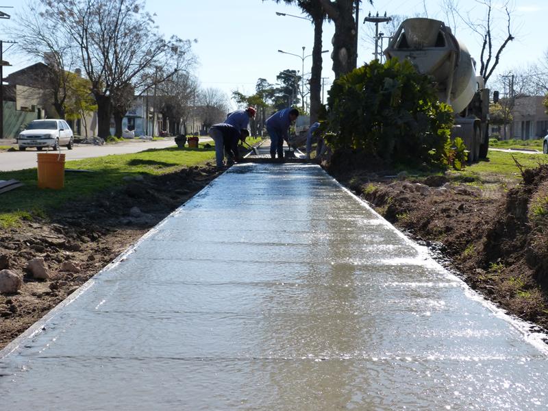Boulevard René Simón: avanza la construcción de sendas peatonales