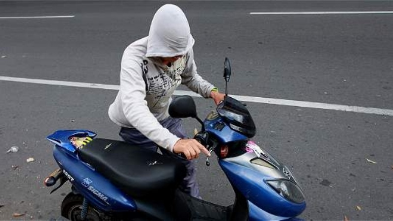 Una de cal y una de arena: Encuentran una moto robada y roban otra