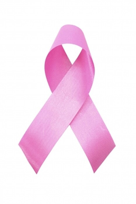 Ponerle el pecho: la impactante campaña de las famosas contra el cáncer de mama