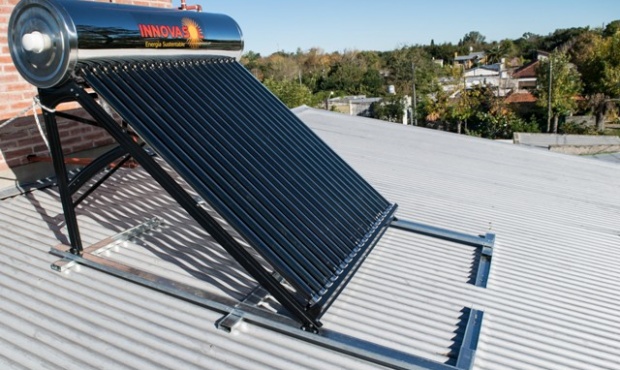 El gobierno busca impulsar la fabricación de termotanques solares