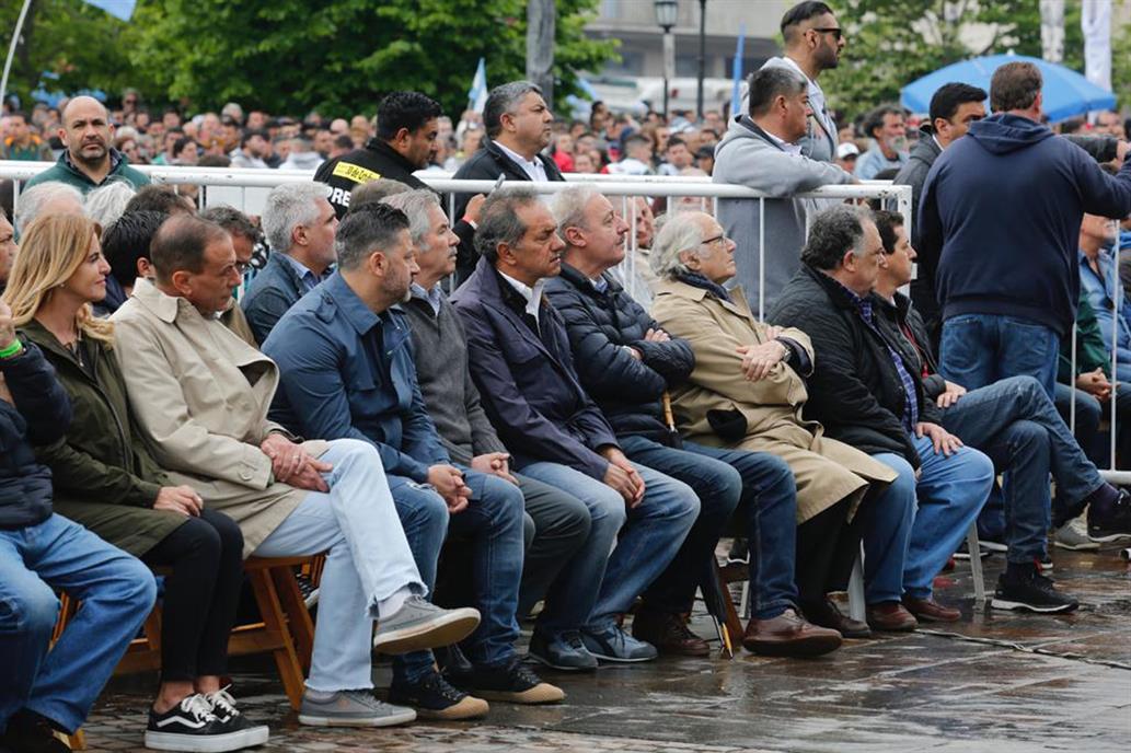 Luján: El concejal Oliveri en primera fila al lado de Scioli