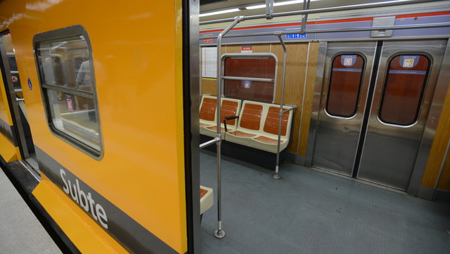 Cuatro millones de euros que serán chatarra: el destino de los subtes contaminados que compraron al Metro de Madrid