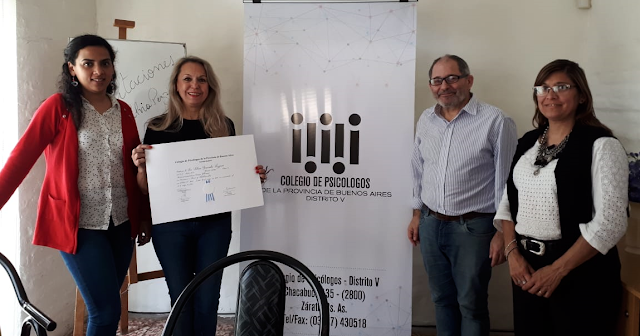 La  Licenciada Silvia Pezzini recibió diploma.