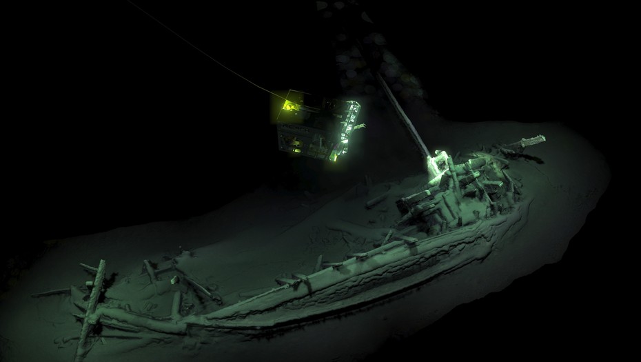 Hallaron en el Mar Negro los restos intactos más antiguos de un barco naufragado