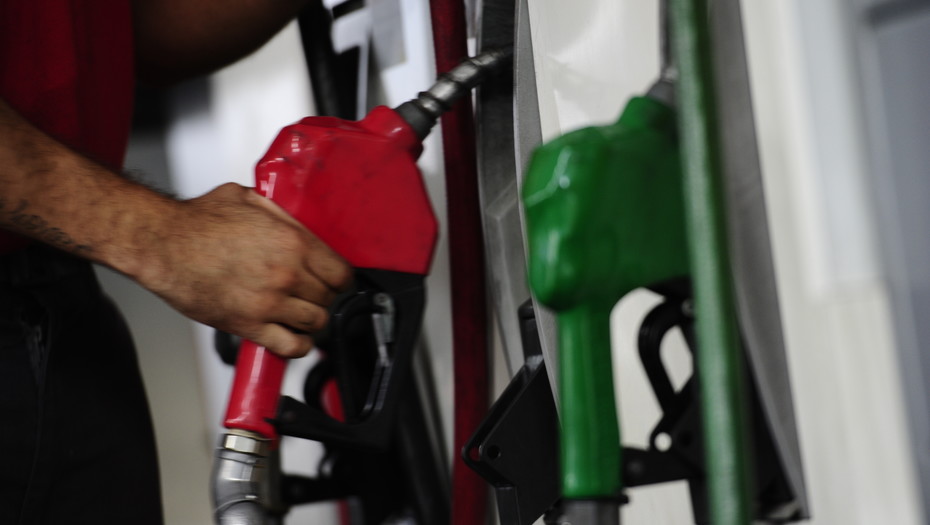 Aumento de combustibles: ¿Conviene siempre cargar nafta premium?