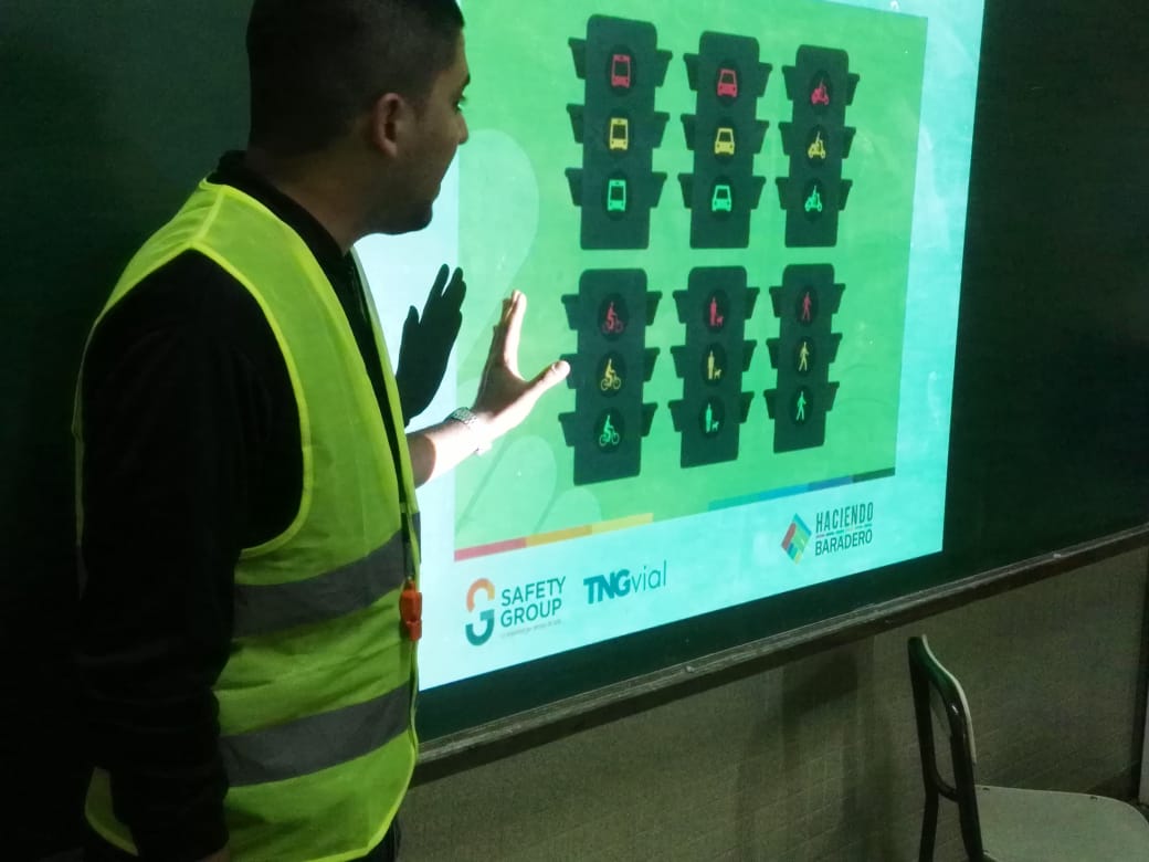 Charlas de seguridad vial en escuelas de la ciudad