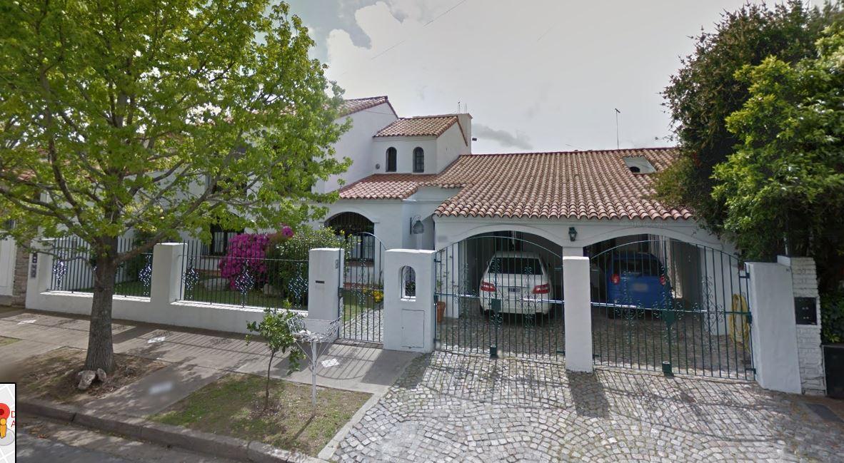 Desvalijaron a Cacho Castaña mientras él pelea por su salud Delincuentes entraron a su casa de Vicente López y se llevaron un reloj y 25 mil dólares. ¿Fue una entrega?