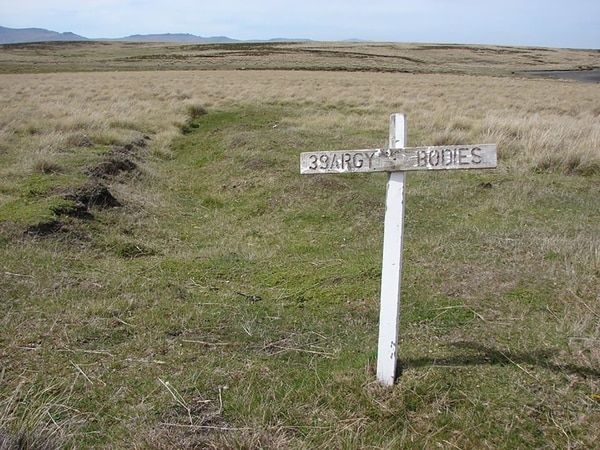 Son 104 los identificados de Malvinas: la historia del soldado que murió aferrado a la radio y gritando órdenes en medio del combate
