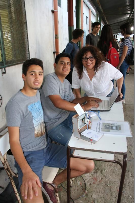 Escuela Industrial: Alumnos construyeron un mini plotter que dibuja como un humano