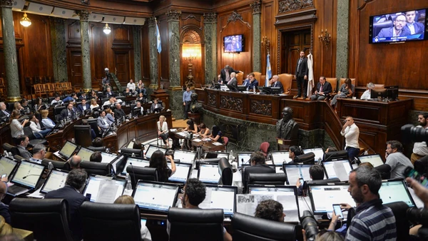 La Legislatura porteña aprobó la creación de la UniCABA en un clima de máxima tensión
