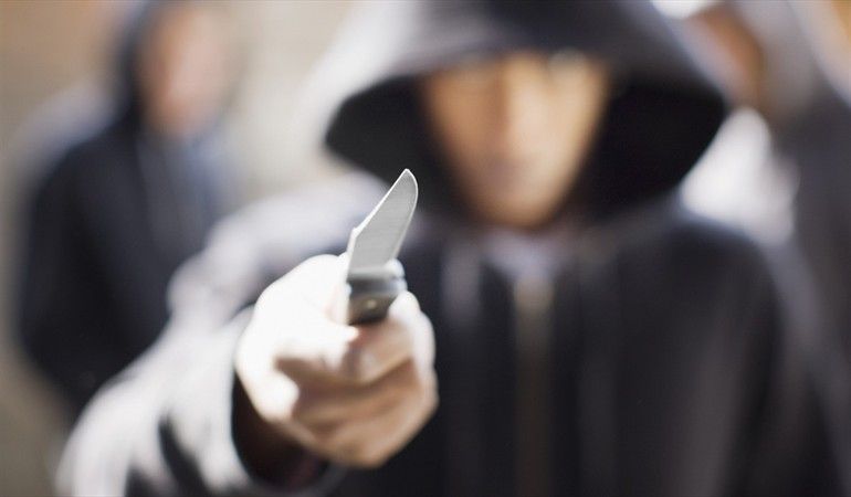 Dos hombres discutieron y uno terminó con un «puntazo» en la rodilla