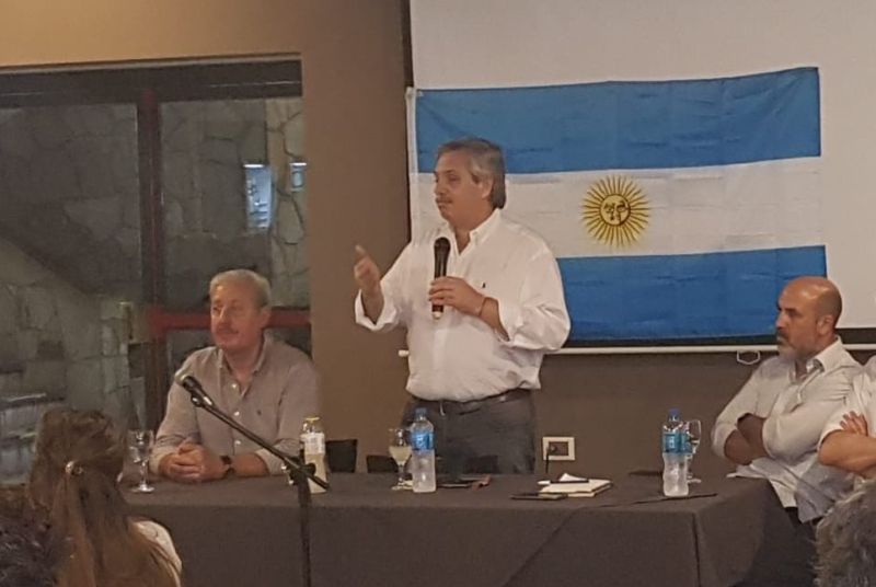 En Bar VITO’S Charla de Alberto Fernández