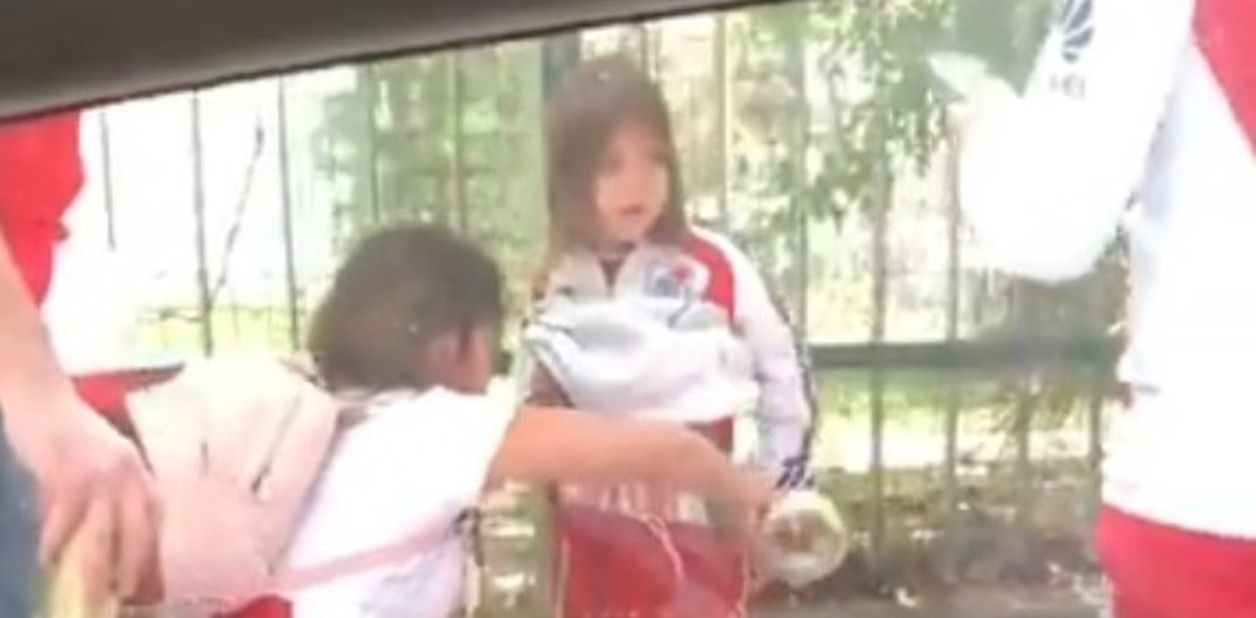 Detuvieron a la mujer que ocultó bengalas en la ropa de un nene para entrar al Monumental
