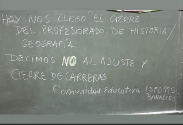 ISFD 115: Entregaron un petitorio a Mandel reclamando que no cierre el profesorado de historia