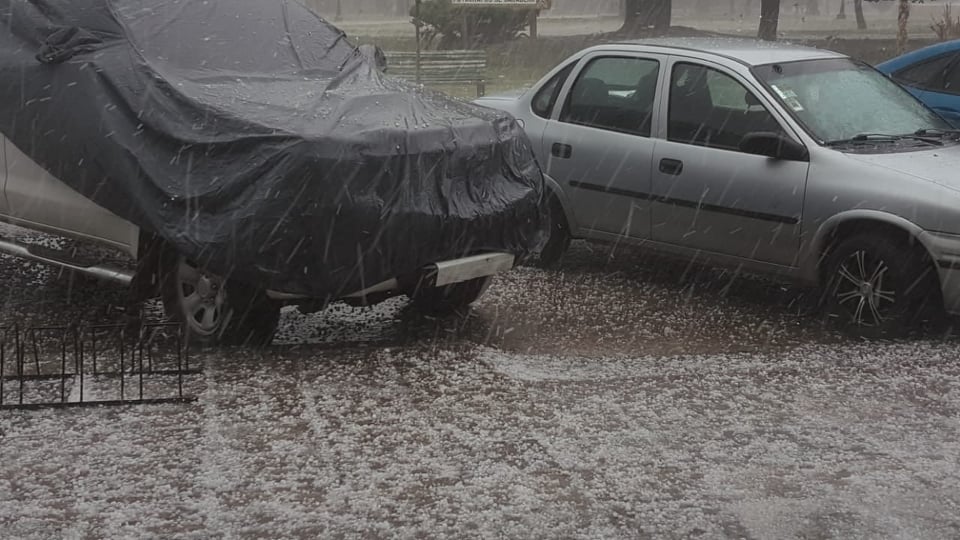 Una fuerte tormenta de granizo cayó sobre la ciudad