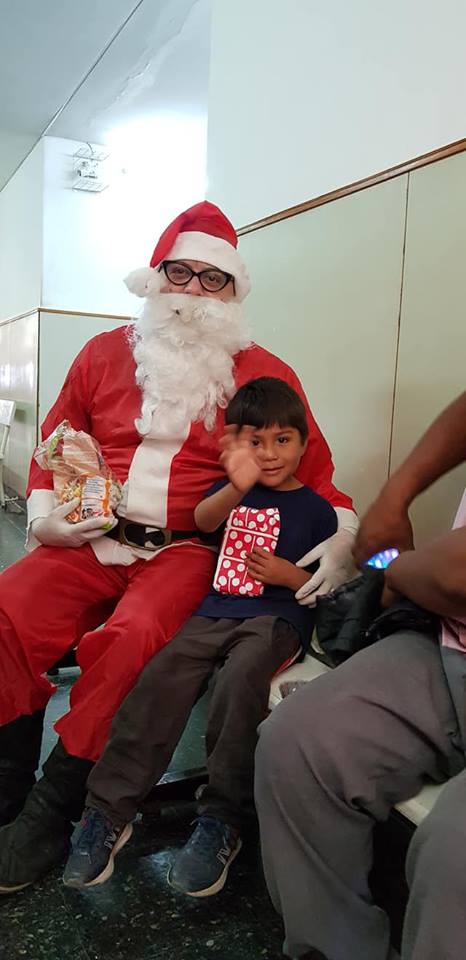 Papá Noel visitó a los niños internados en el hospital