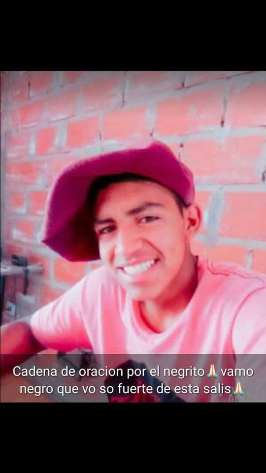 Piden cadena de oración por el joven apuñalado