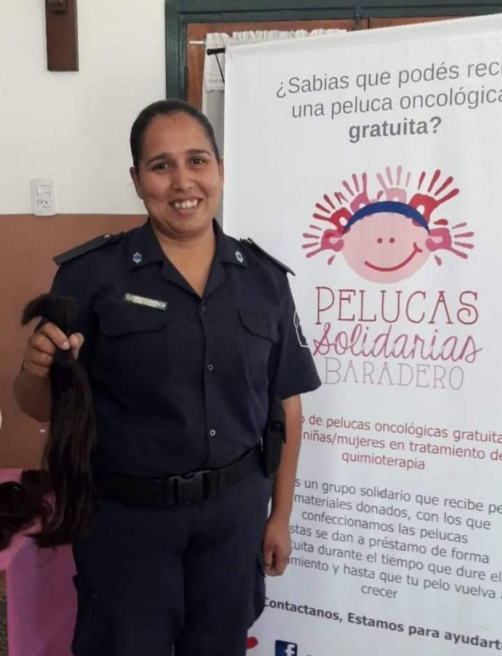 Solidaridad: Una agente de la policia donó su cabello a Pelucas Solidarias