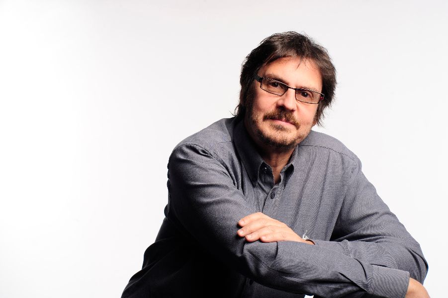 Felipe Pigna recorre las biografías de mujeres que rompieron paradigmas