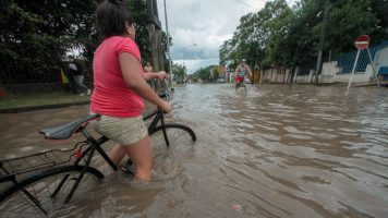 ¿Cuál es el fenómeno regional que causa las inundaciones y seguirá castigando al Litoral?
