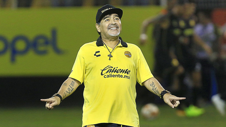 Operaron a Diego Armando Maradona por una hernia abdominal
