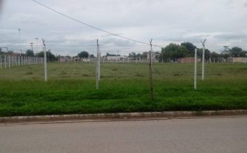 Corte de pasto en la flamante cancha de «La Fundi»