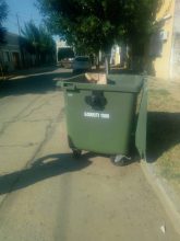 Contenedores: Vecinos que los siguen usando para otra cosa