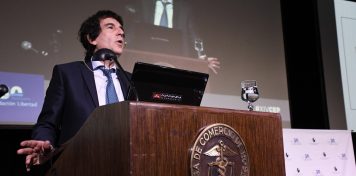 La hija de Carlos Melconian se llevó por delante a un policía y el control de alcoholemia le dio 2,74