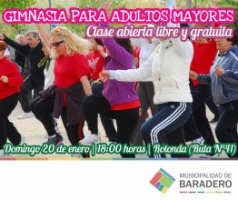 Encuentro de gimnasia para adultos mayores en la Rotonda