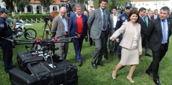 El Gobierno comprará 300 pistolas Taser para usarlas en estaciones de trenes y aeropuertos