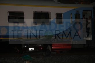 Trágico accidente: Un tren arrolló un automóvil