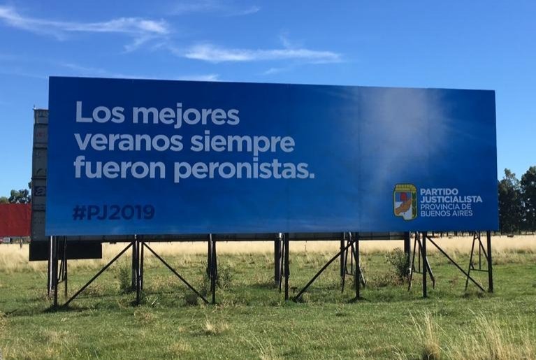 Insólito cartel del PJ en Buenos Aires: “Los mejores veranos siempre fueron peronistas”