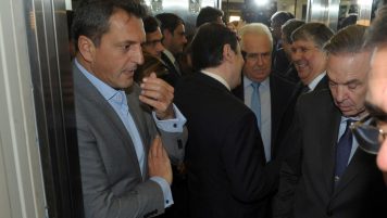 Fluye el voto antimacrista