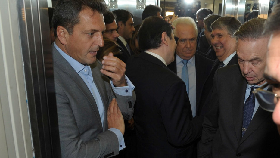 Fluye el voto antimacrista