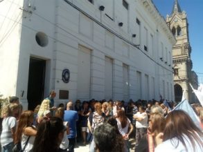 Educación: Los docentes marcharon y le pidieron explicaciones a Mandel