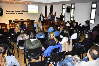 Entrega de certificados de la capacitación en sustentabilidad ambiental, gestión integral de residuos y eficiencia energética
