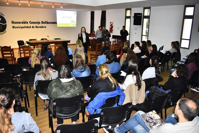 Entrega de certificados de la capacitación en sustentabilidad ambiental, gestión integral de residuos y eficiencia energética