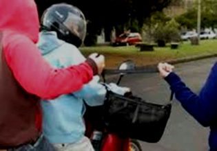 Policiales: Motochorros le roban la mochila a una mujer